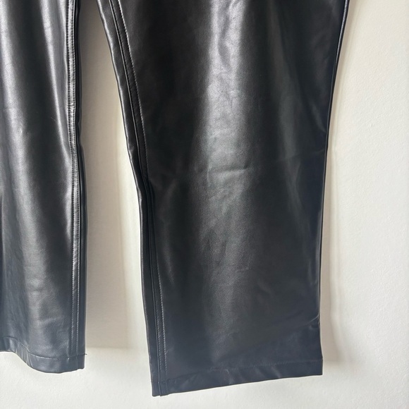 Abercrombie & Fitch The 90s Straight Ultra High Rise Faux Leather Pant Black - Picture 6 of 11